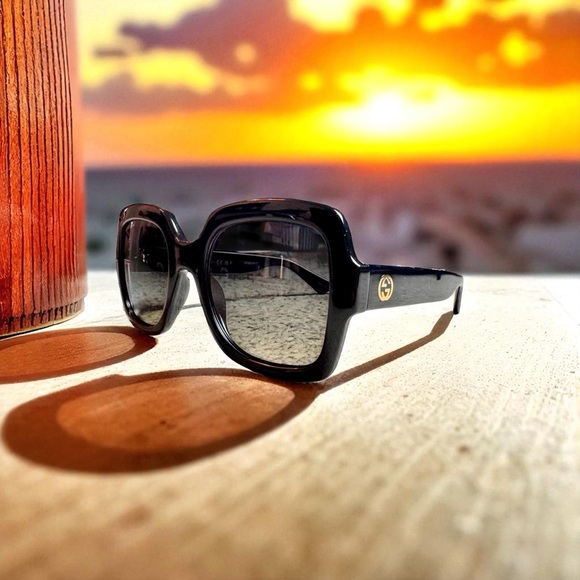 Gucci Women's Sunglasses in Black Stunning Luxury Luxurious #6 - Picture 1 of 16